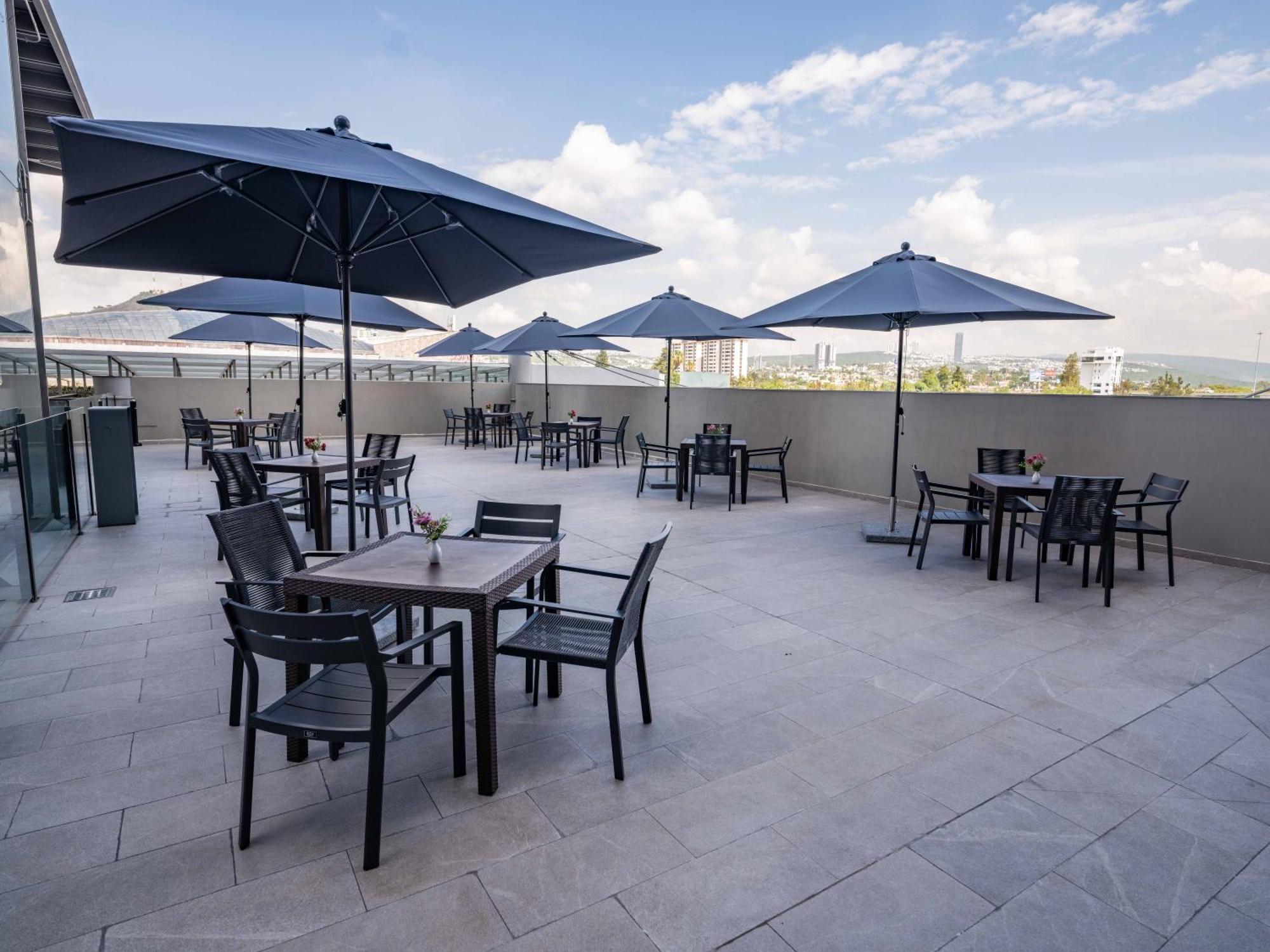 Galeria Plaza Leon Hotel Exterior photo